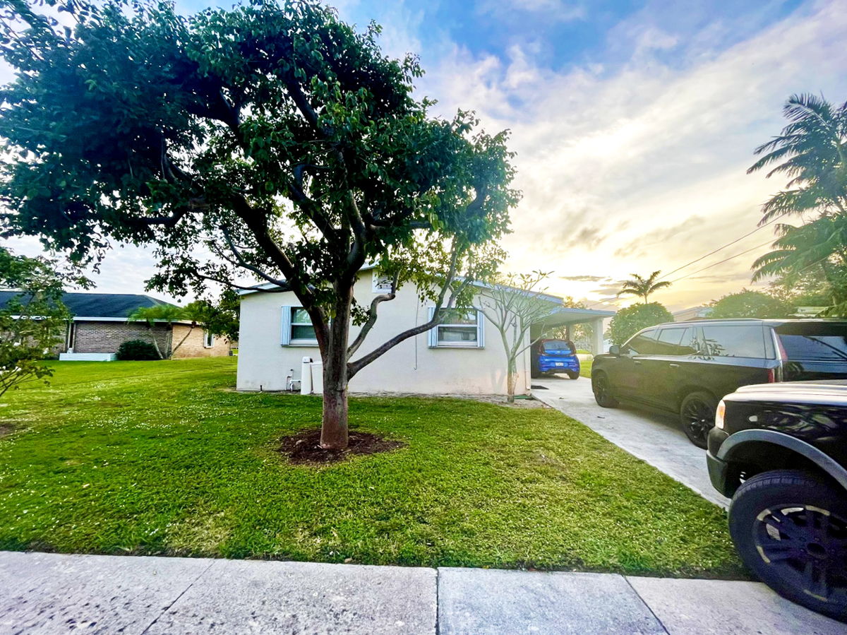 33461 – 🌴 Lakeview 3/2 Investment Gem in Palm Springs!