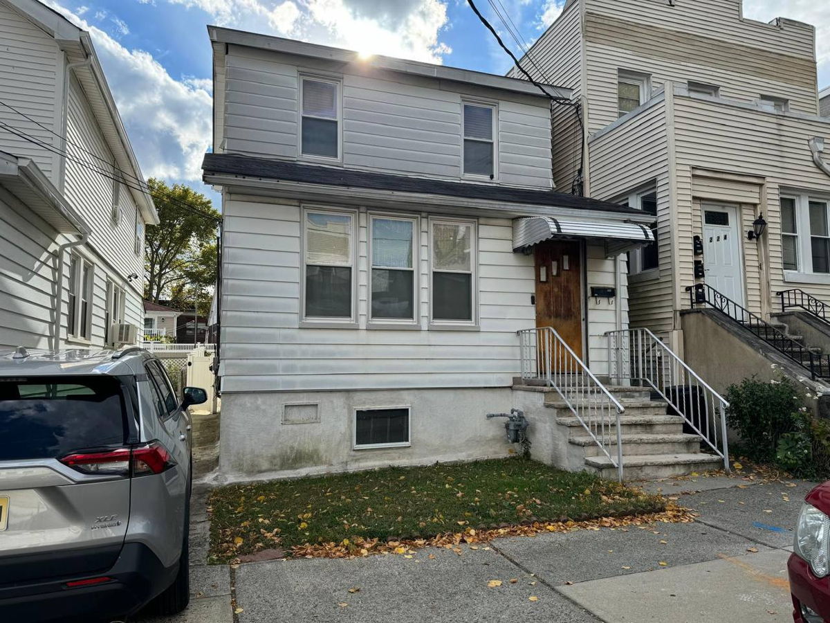 🌟 Cliffside Park Gem! 2BD/2BA Property with New Kitchen | ARV $750-800K 🌟
