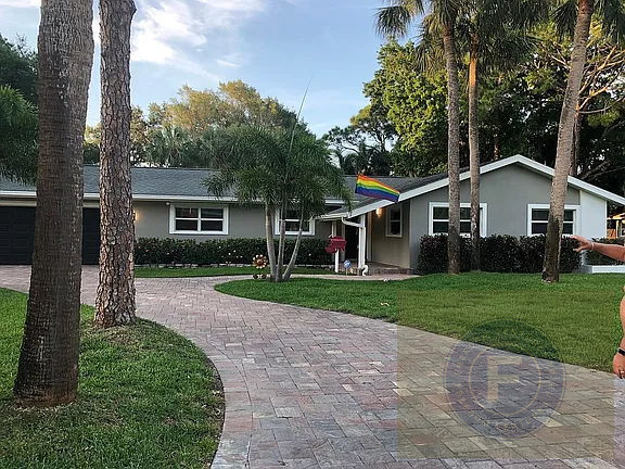 GREAT FIX AND FLIP OR BUY AND HOLD IN ST. PETERSBURG FL 33703