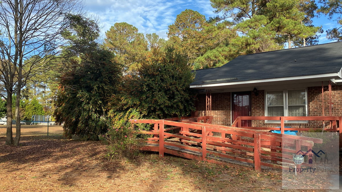 (Raeford, NC) SFH 3🛏️ 1🛁 medium flip project or rental