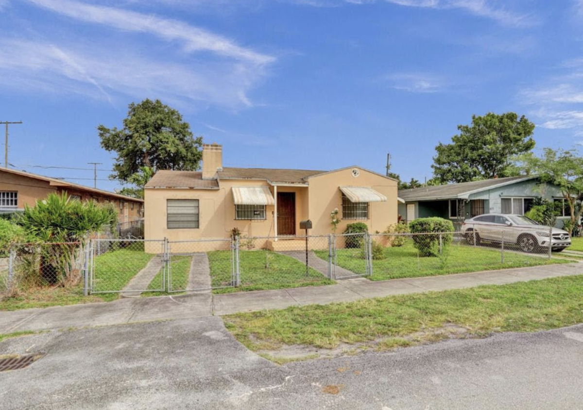 887 NW 77 St., Miami 33150