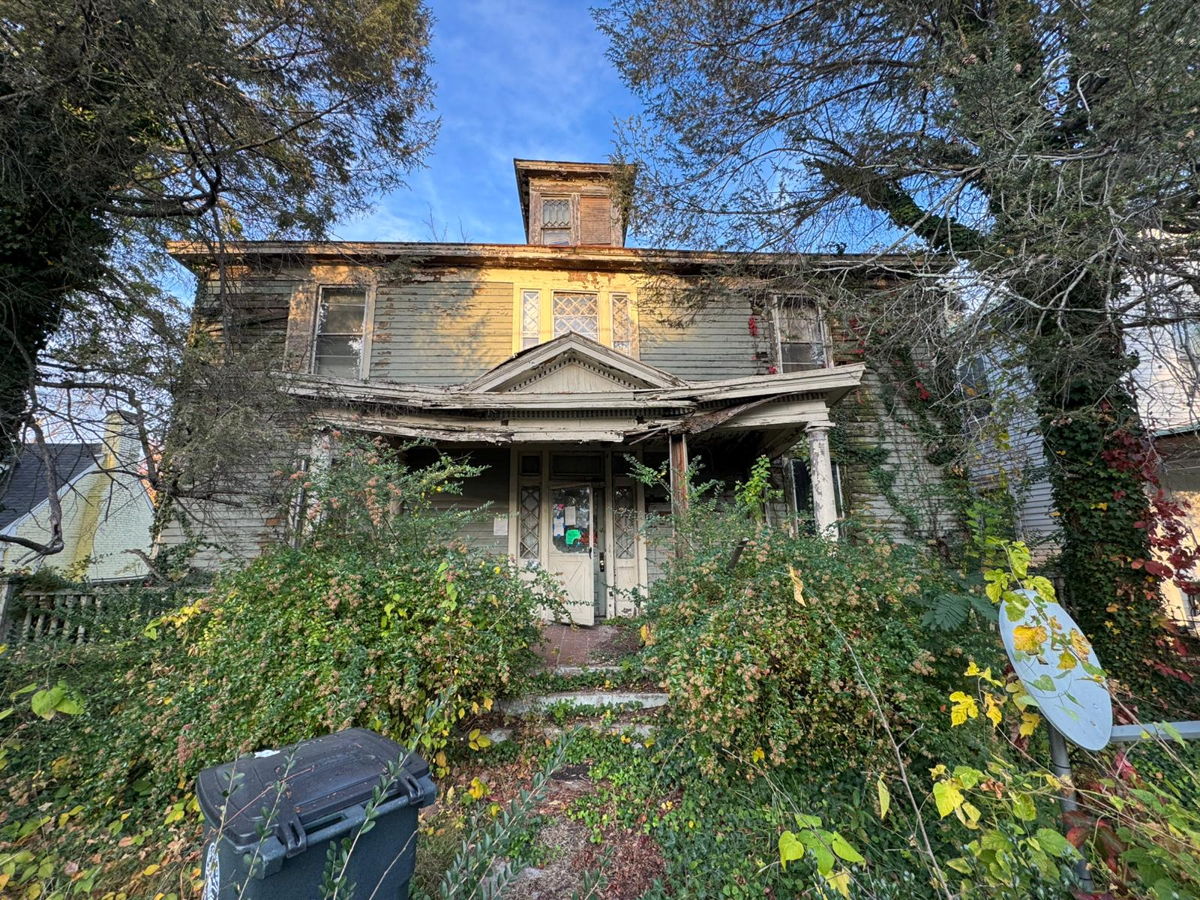 🛠️ TEAR-DOWN OPPORTUNITY IN LYNCHBURG! 🛠️