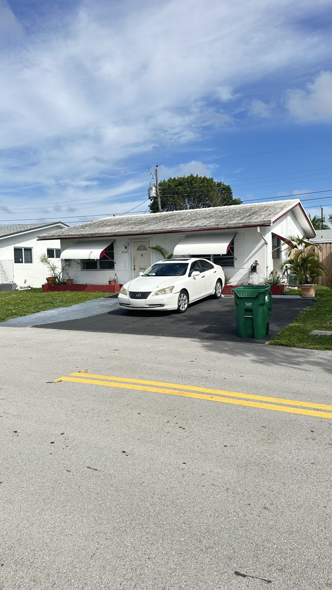 4560 NW 17th Ave Tamarac, FL 33309