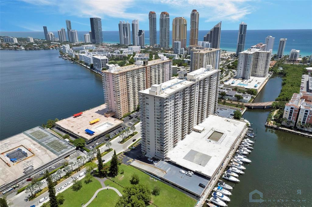 (Sunny Isles Beach, FL) 🌊🌊 1 bedroom, 1 bathroom Studio - Condo with excellent view and walking distance to the beach is available🌊🌊