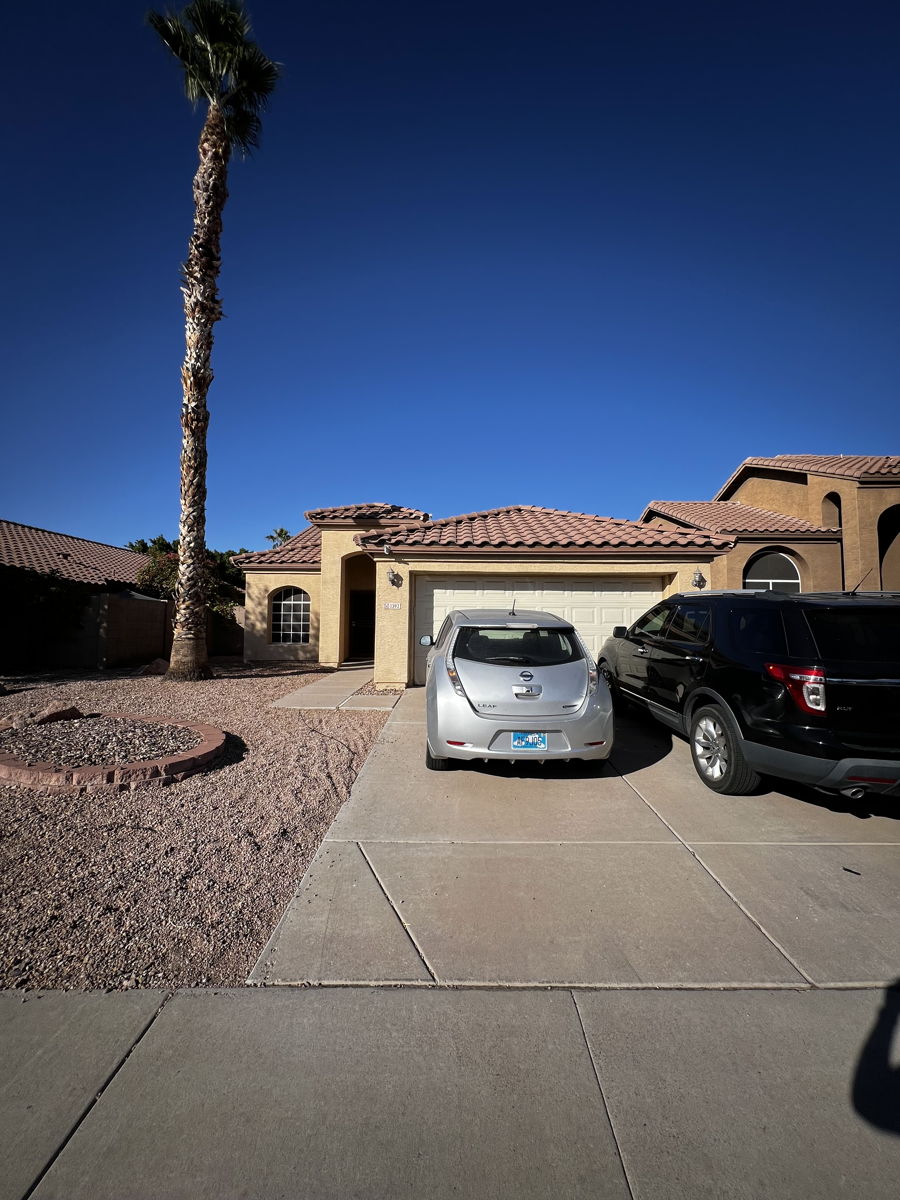 Charming 3-Bed, 2-Bath Home with 2-Car Garage in Chandler, AZ🏠