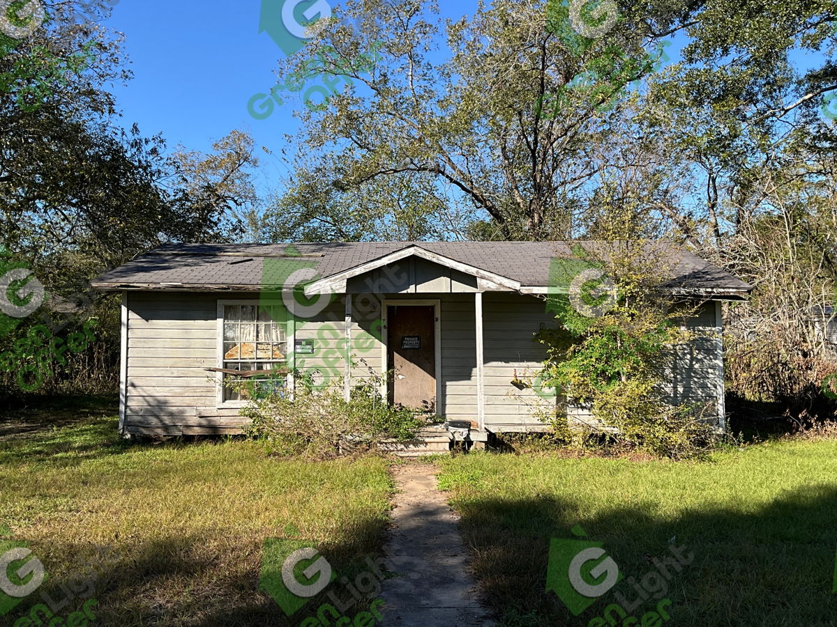 3 Lots w/ 1 House in Developing Area! 🚨
