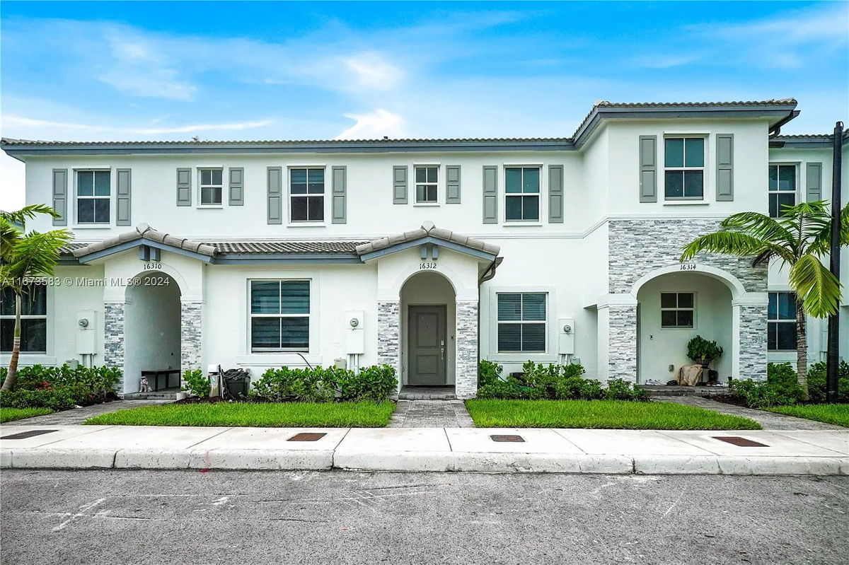Subto Deal in Homestead, FL: Modern 3-Bedroom Townhouse with Cash Flow Potential and Low Entry Fee!