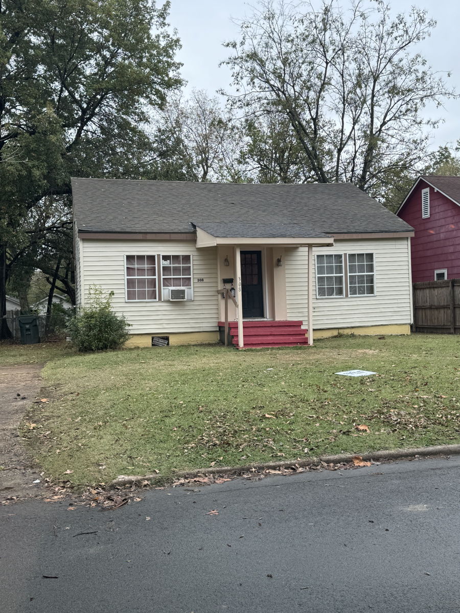 Grab this 4 bed 2 bath Frame house for a well above average rental ratio.