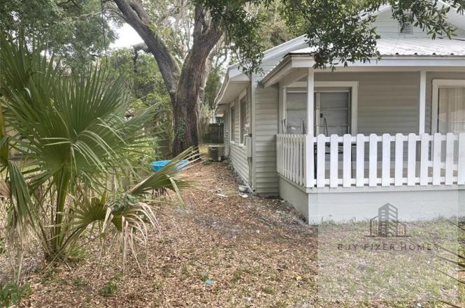 8215 N 12th St Tampa, FL 33604