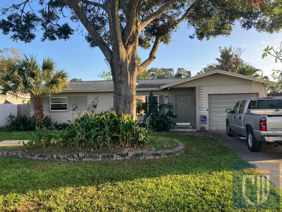 💥 Floodzone X💥 St. Pete Flip - Buy Now: $255k - RSVP SHOWING 11/15