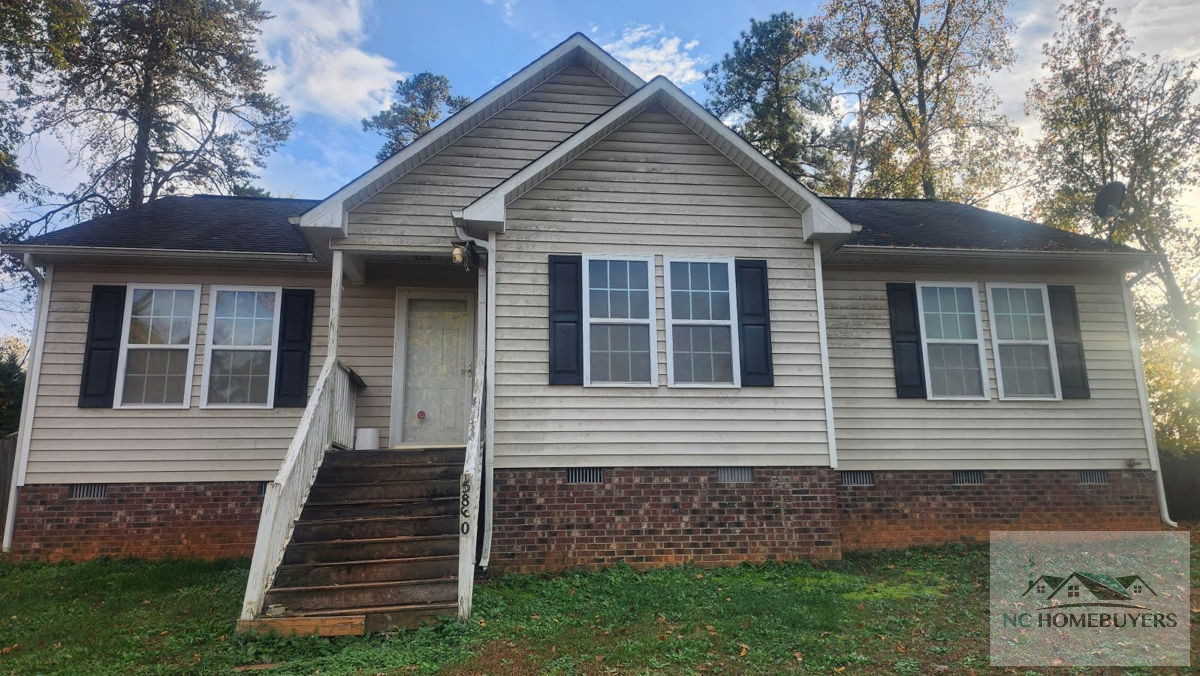 (GRAHAM /NC)🚨GREAT DEAL!🚨 BED / BATHS Fixer or Rental!😱