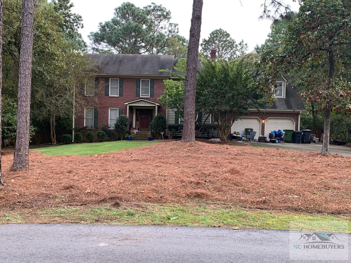 (FAYETTEVILLE /NC )🚨GREAT DEAL!🚨 4 / 2.5 Fixer or Rental!😱