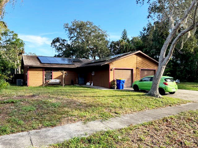 32132 – Spacious 4/4 Updated Duplex in Edgewater 🌞💰 Perfect for Investment!