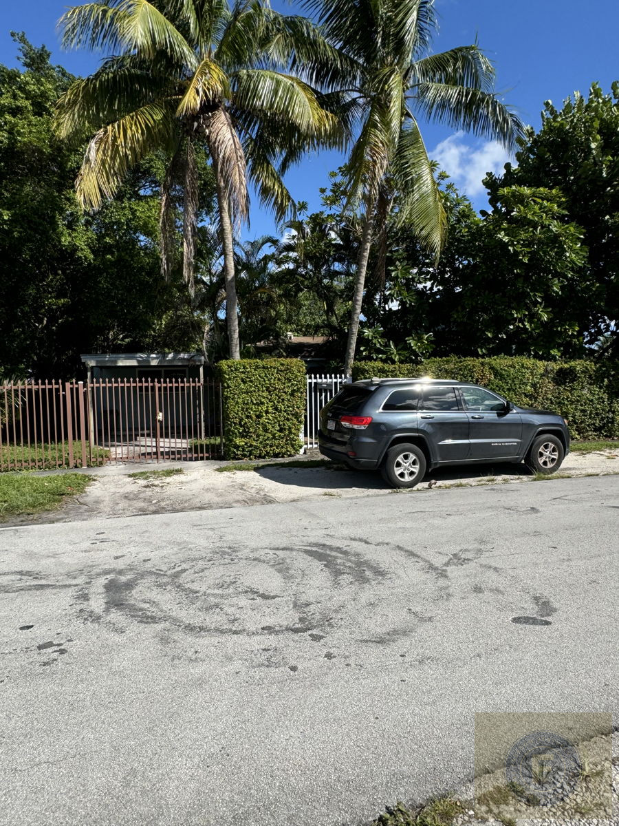 GREAT FIX AND FLIP OR BUY AND HOLD IN HIALEAH FL 33013
