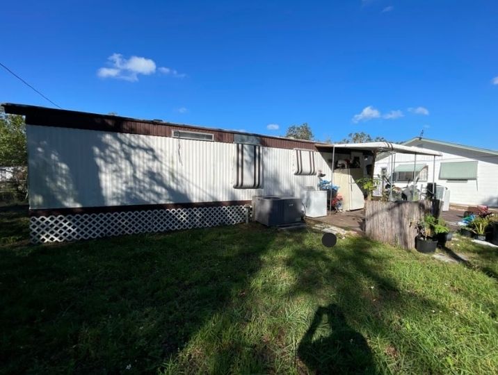 Spacious 3-Bedroom Mobile Home with Great Investment Potential in Saint Petersburg
