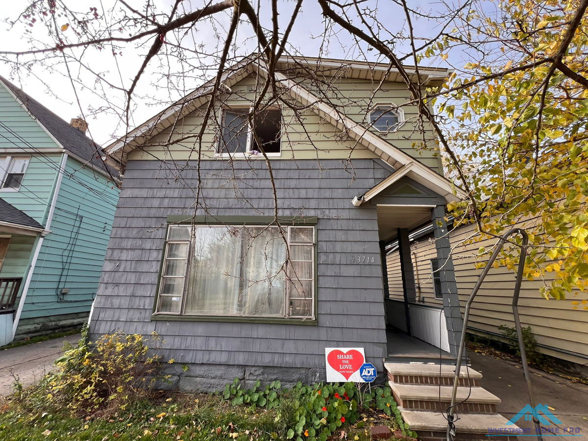 (Cleveland, OH) 💎Hidden Potential in the Heart of Cleveland🏚️Your Next Rehab Project🛠️