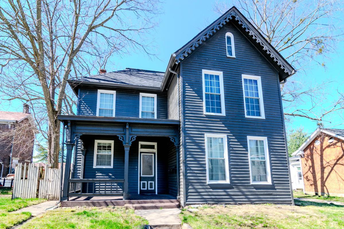 Hassle-Free Investment: Fully Remodeled Triplex with Tenants!