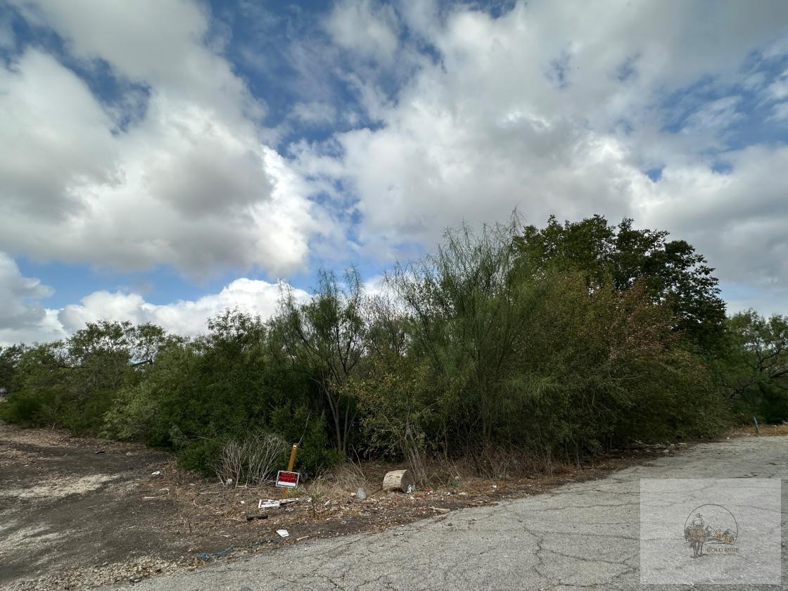 VACANT LOT IN SAN ANTONIO!