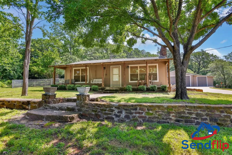 LAKE HOUSE 👉 Off Market Gordonville Deal | Cedar Bayou Marina | Turnkey!