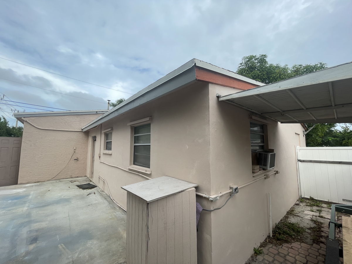 🔥 Fix & Flip Opportunity in Pompano Beach 33064! ARV 485K