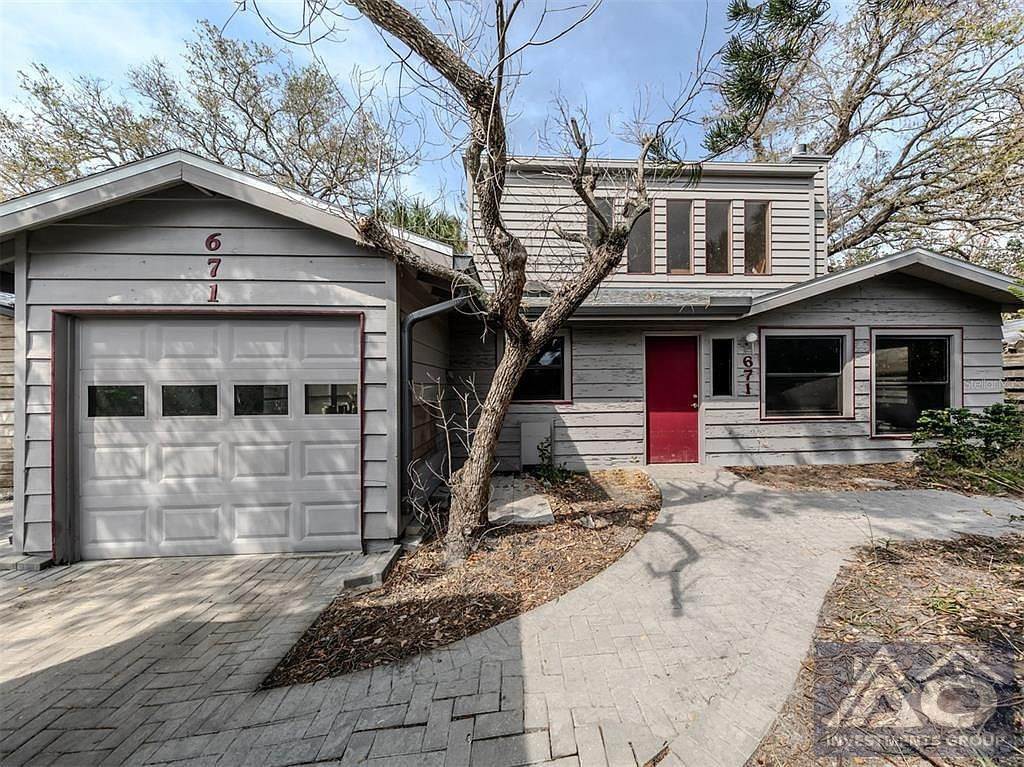 2 bed 2 bath waterfront home in Sarasota County! 749k worth 1M