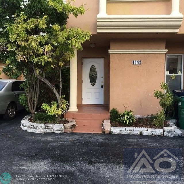 3 bed 2 bath townhouse in Miami! for only 339k