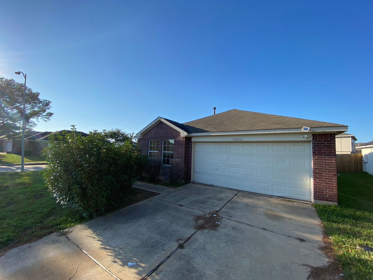 Fixer Upper Opportunity in Cypress, Tx! Great Neighborhood Near Katy Mills Mall!