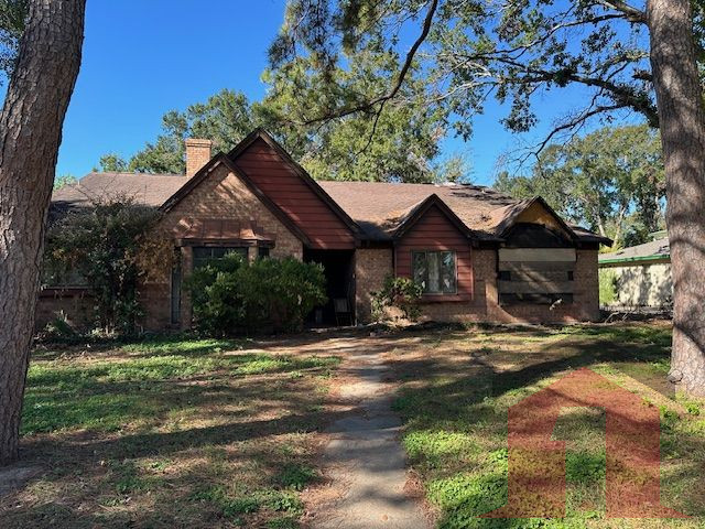 Excellent Flip/Rental in Sharpstown Country Club Estate sitting on 20K sqft Lot!