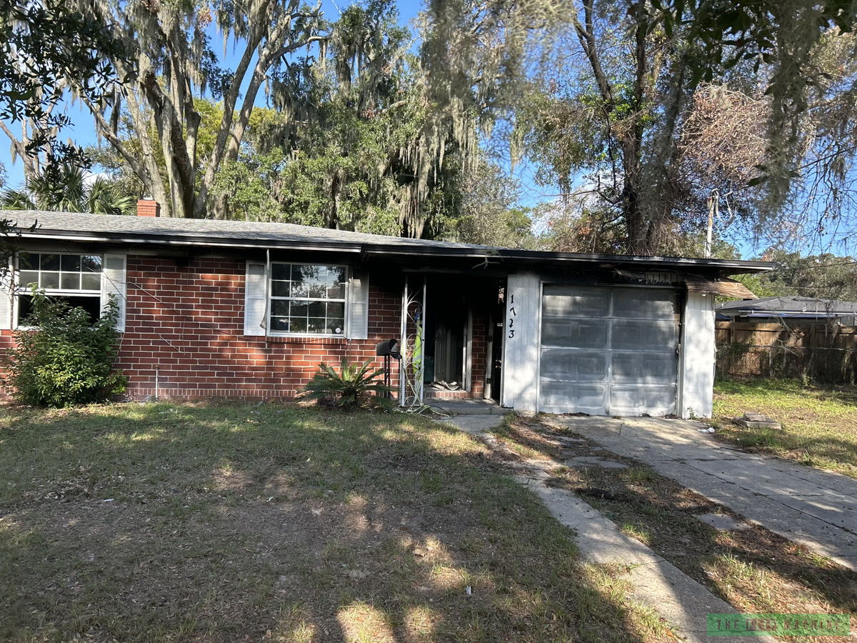 🔥 FIRE DAMAGED ON A FIRE SALE! 🔥 Jacksonville, FL 32211