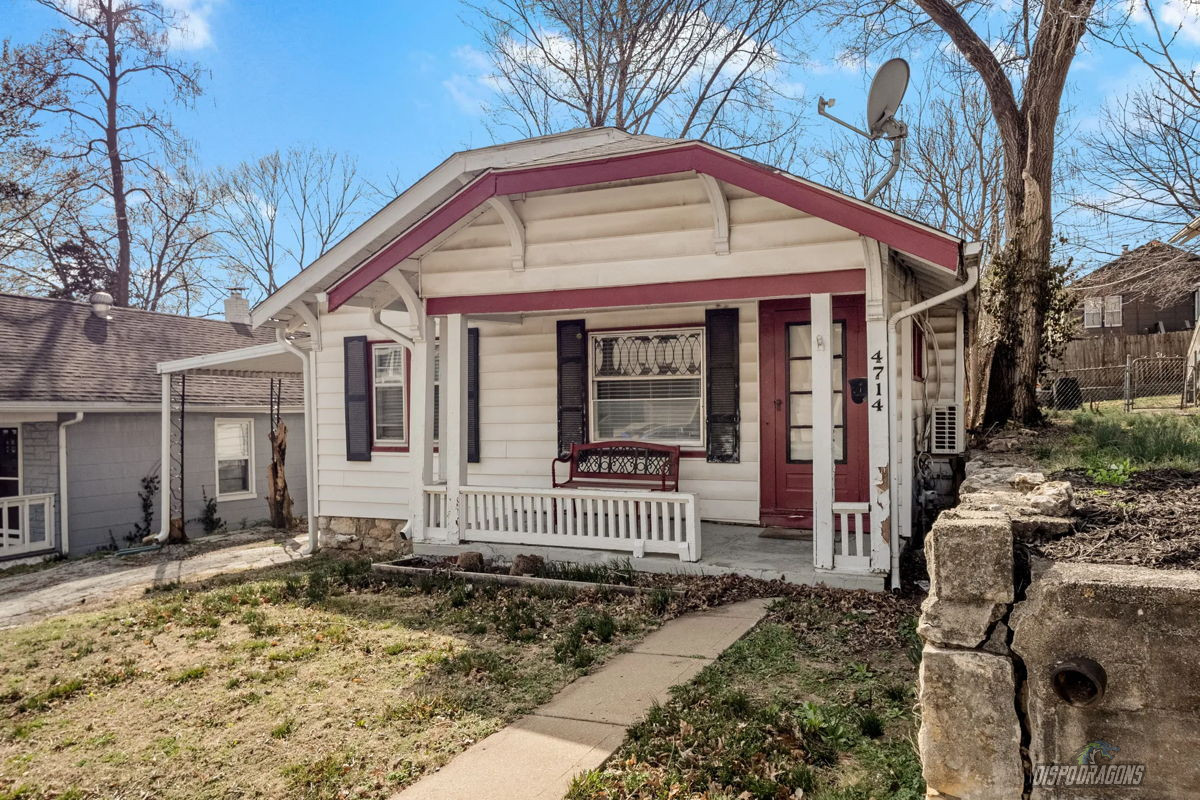 🏡💸 West Plaza Bungalow Investment: Fix, Flip, or Build Your Dream! 🔨🤑