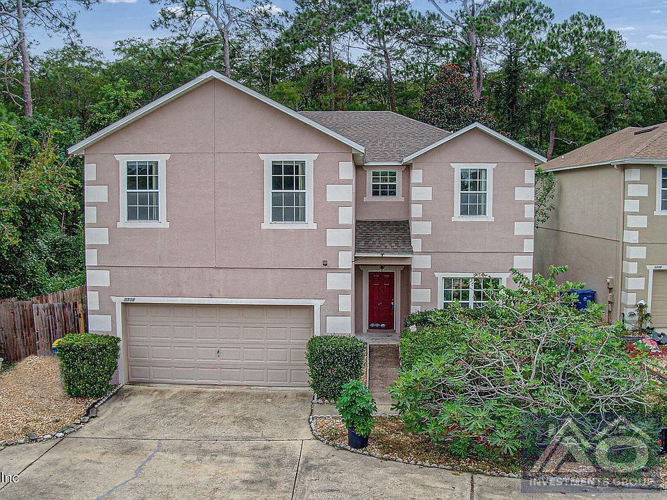 HUGE 4 bed 3 bath home in Duval county! for only 329k