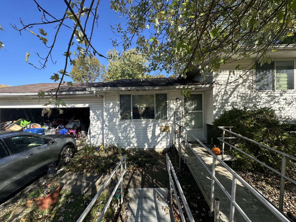 3 Beds 2 Baths in Reynoldsburg! Cosmetic Rehab!