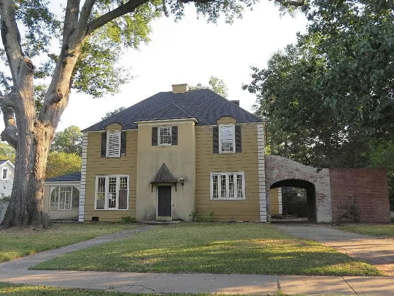🏡 Charming Fixer-Upper with Massive Upside! 🔨