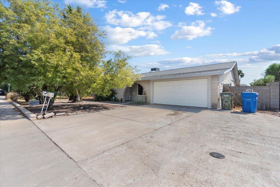 4|2 Phoenix Flip w|Solar Panels & Brand New HVAC