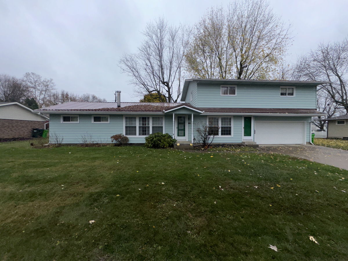 🔥 Coshocton, OH Fixer-Upper Opportunity! 🚨 Spacious 4/2 with Room to Grow! 💥
