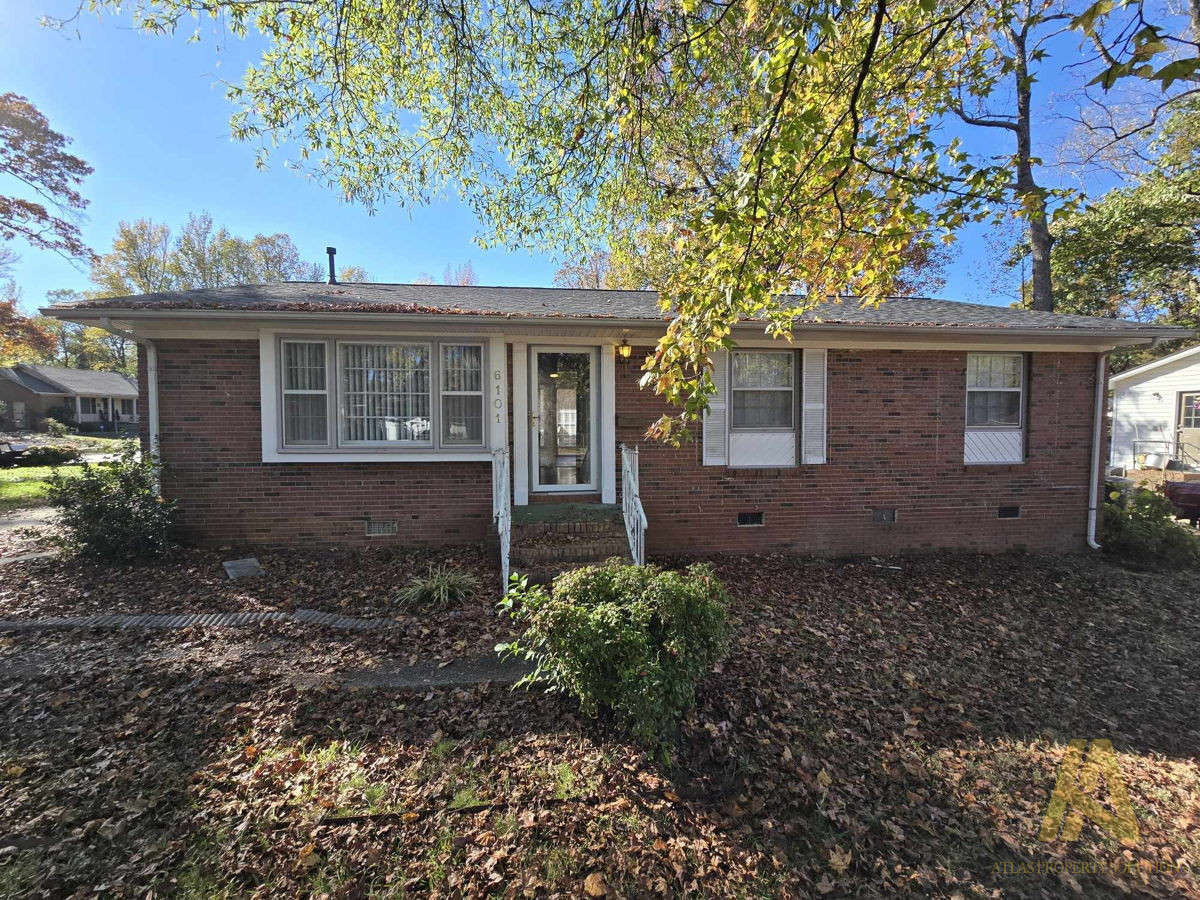 AMAZING FIX AND FLIP OR RENTAL OPPORTUNITY IN CHARLOTTE, NC!!