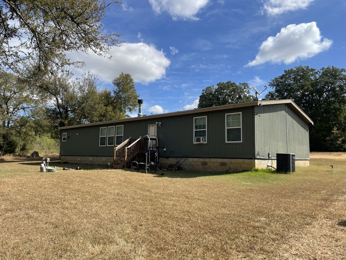 💥Lipstick Flip💄 3/2 on 2 Acres in Bastrop County📍