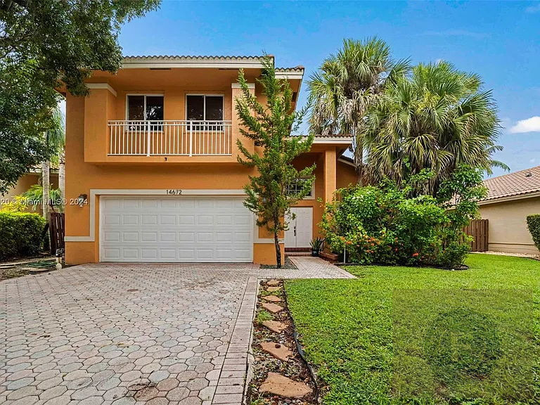 GREAT FIX AND FLIP OR BUY AND HOLD IN DAVIE FL 33325