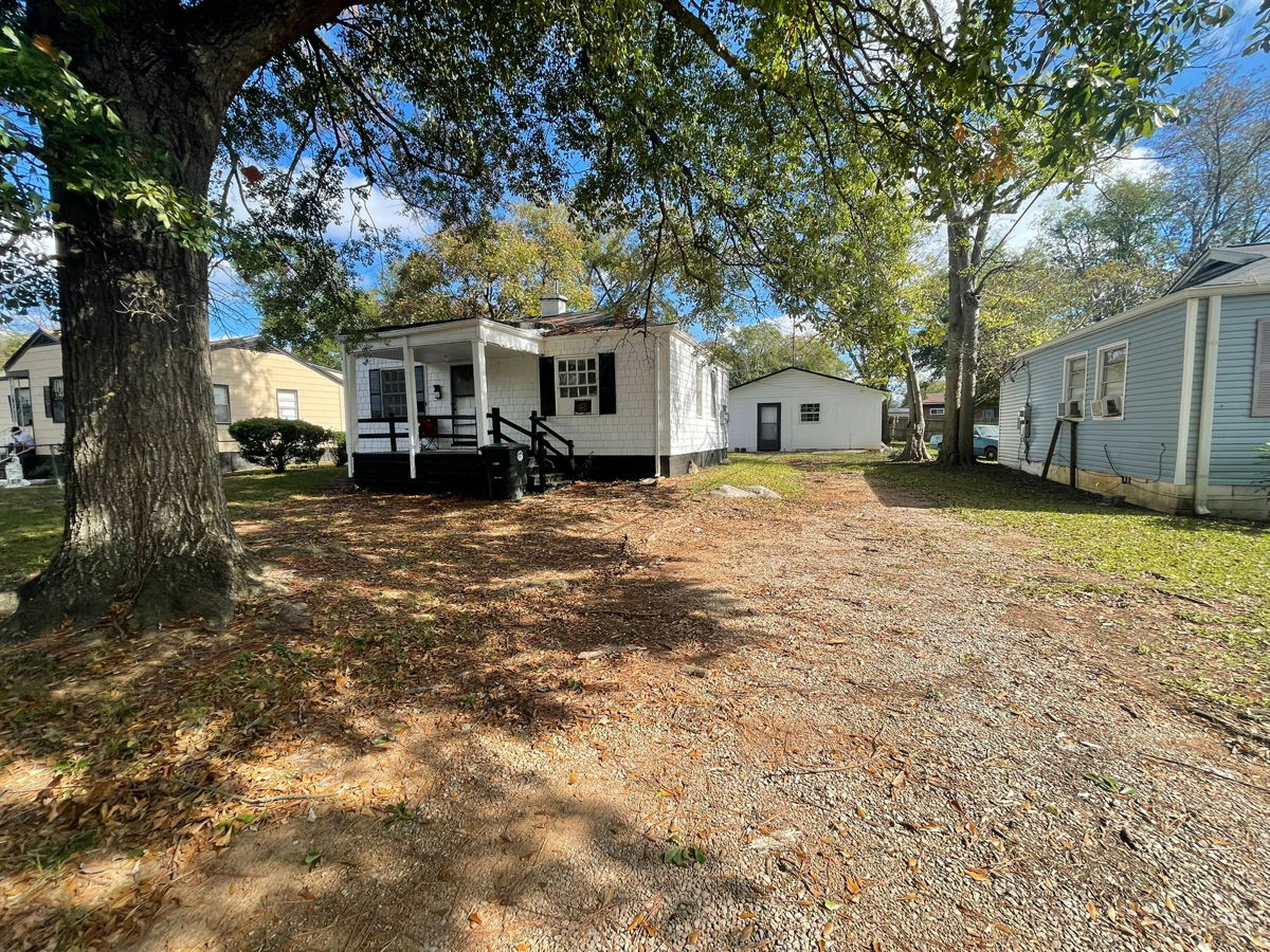 2 Bed/1 Bath SFH WITH 1 Bed/1 Bath Apartment🏡