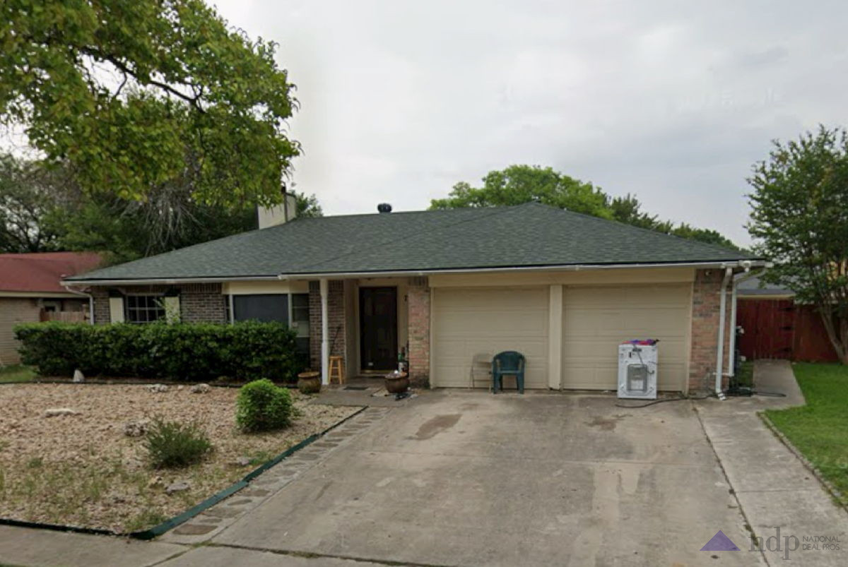 Vacant Flip Opportunity with Huge Potential in 78238!