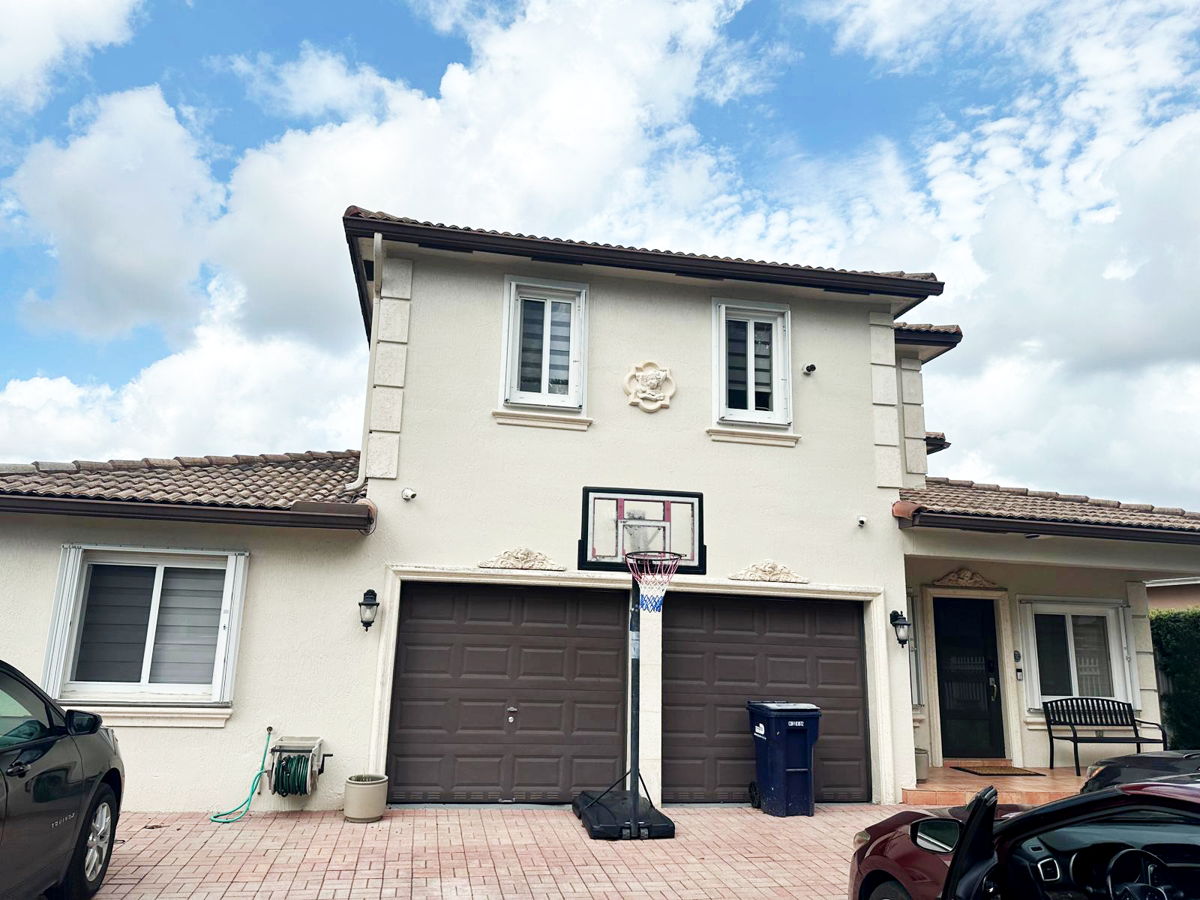 33175 – 🌟 Miami Pool Home w/ In-Law Suite & Double Garage! 🏊‍♂️
