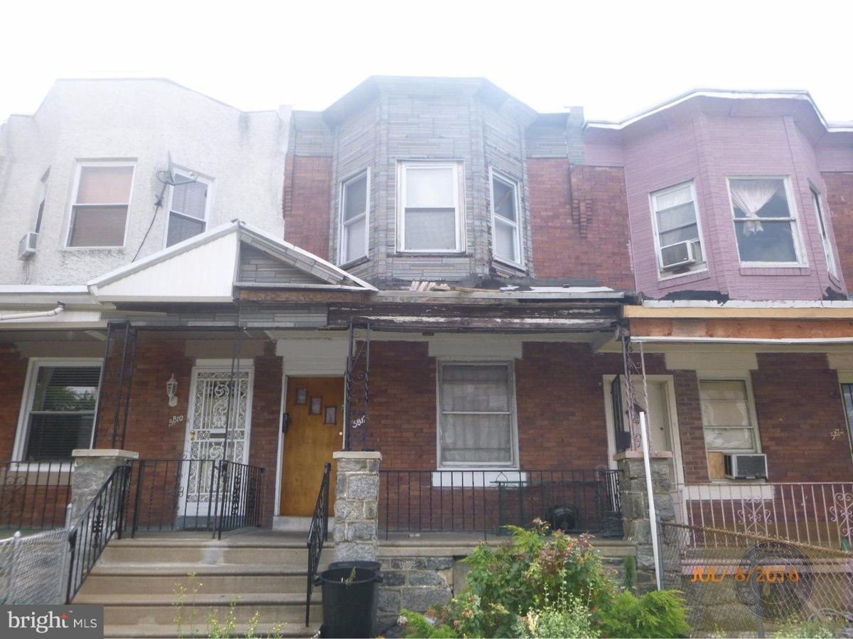 GREAT FIX AND FLIP OR BUY AND HOLD IN PHILADELPHIA PA 19143