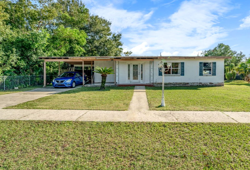 32725 – 💥 Great 3/1 Investment Opportunity in Deltona! 🏡