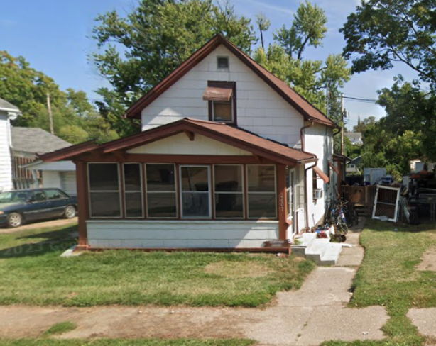 GREAT FLIP POTENTIAL IN CLINTON IA HUGE SPREAD ASKING ONLY $34,900!!