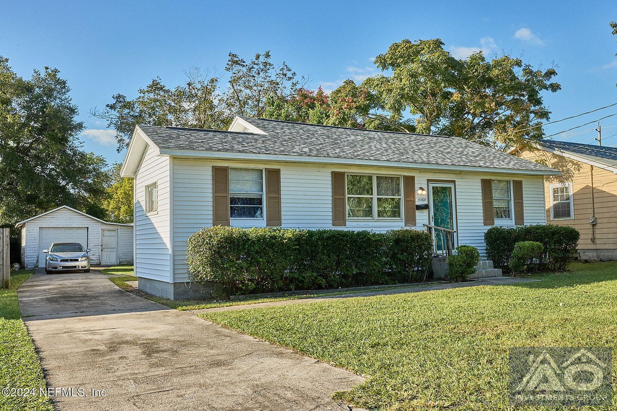 3 bed 1 bath home in Duval County! 185k