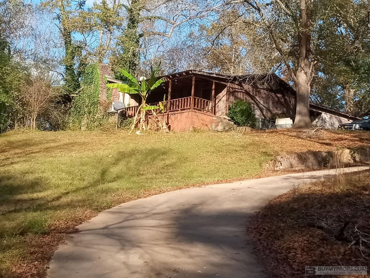 Fix and Flip in Ragland, AL!