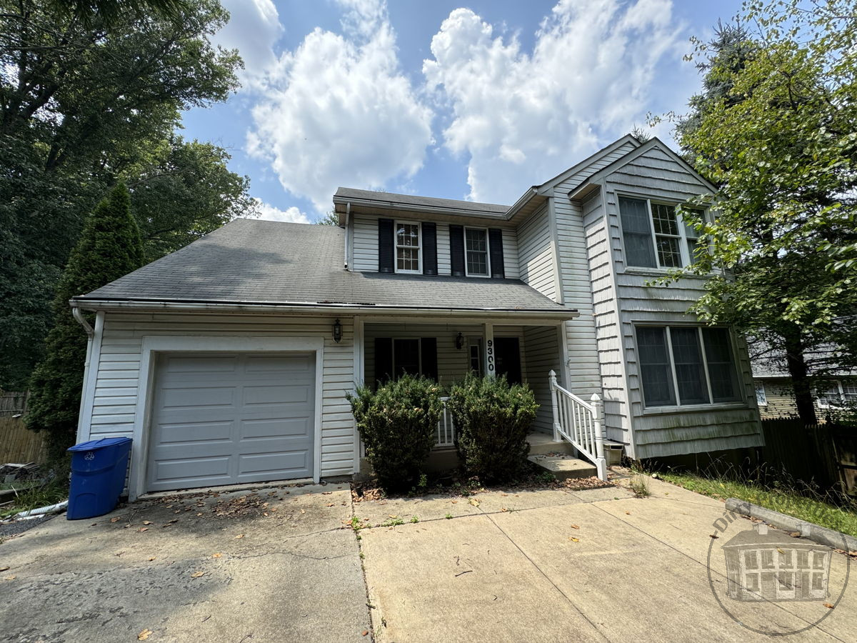 🏡 SPACIOUS 3BD/2BA + 2 HALF BATH Colonial in PARKVILLE! Attached Garage, 3,100 Total Sq Ft - ARV $550K, $50K Easy Reno - Act Fast! 🏡