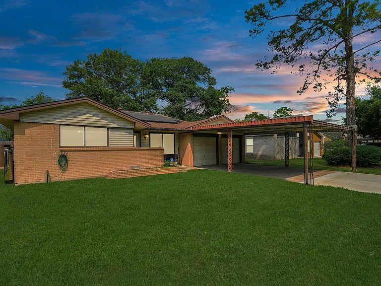 8106 Minnesota St, Houston, TX 77034