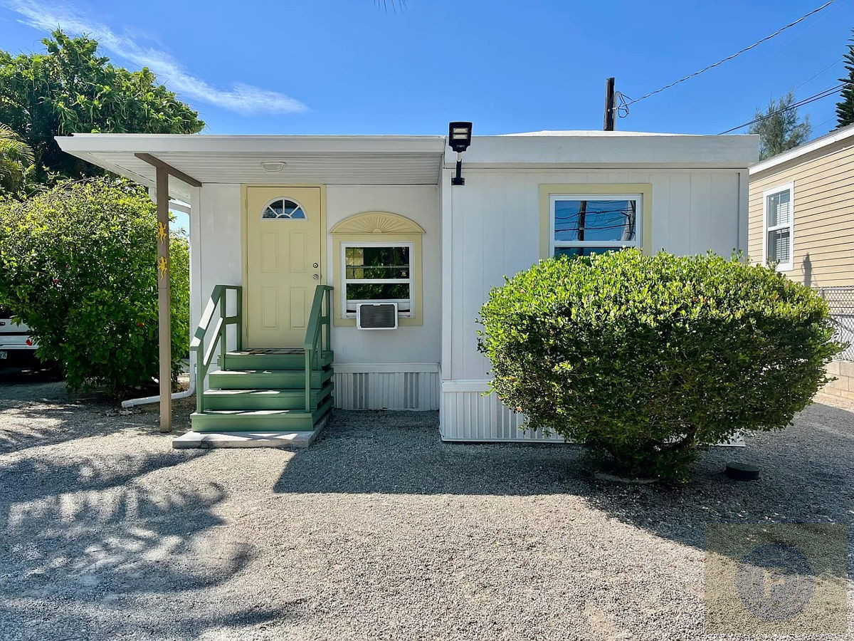 GREAT FIX AND FLIP OR BUY AND HOLD BIG PINE KEY FL 33043 MOBILE HOME