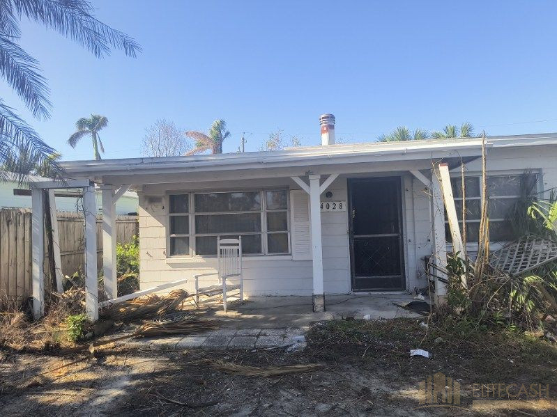 Fix and Flip or Teardown Opportunity in Madeira Beach!